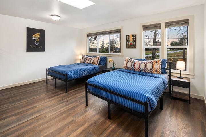 Spacious Seattle Home W/ Gameroom ~ Near Sea-Tac! gallery image 4