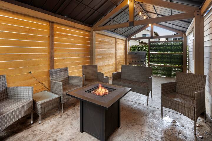 Spacious Seattle Home W/ Gameroom ~ Near Sea-Tac! gallery image 5