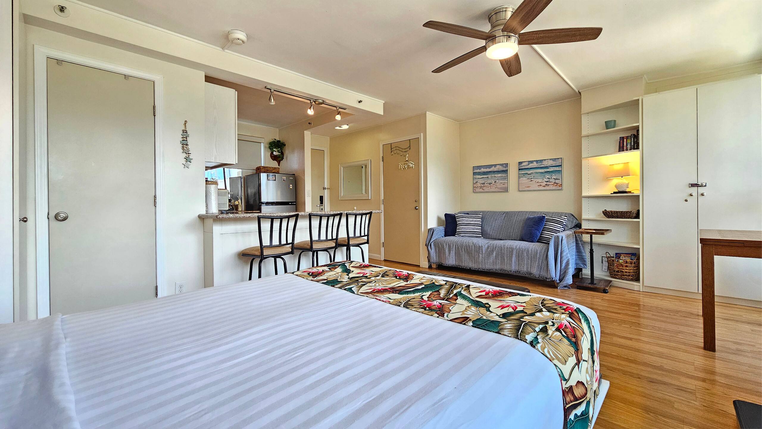 WG 922 | Queen Murphy Bed Studio w/Full Kitchen - Image 3