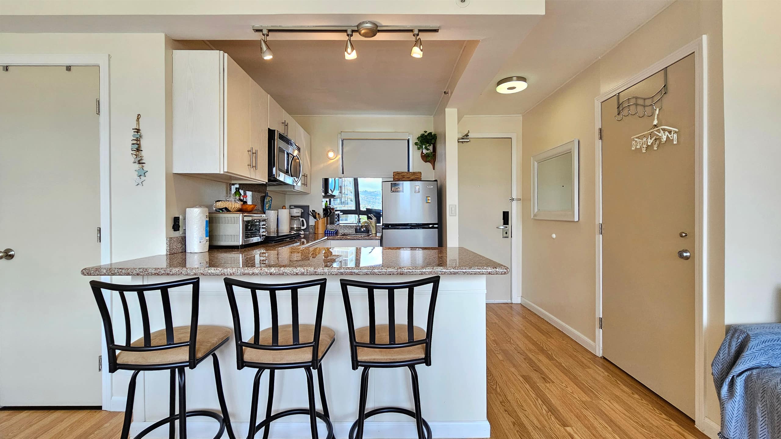 WG 922 | Queen Murphy Bed Studio w/Full Kitchen - Image 9