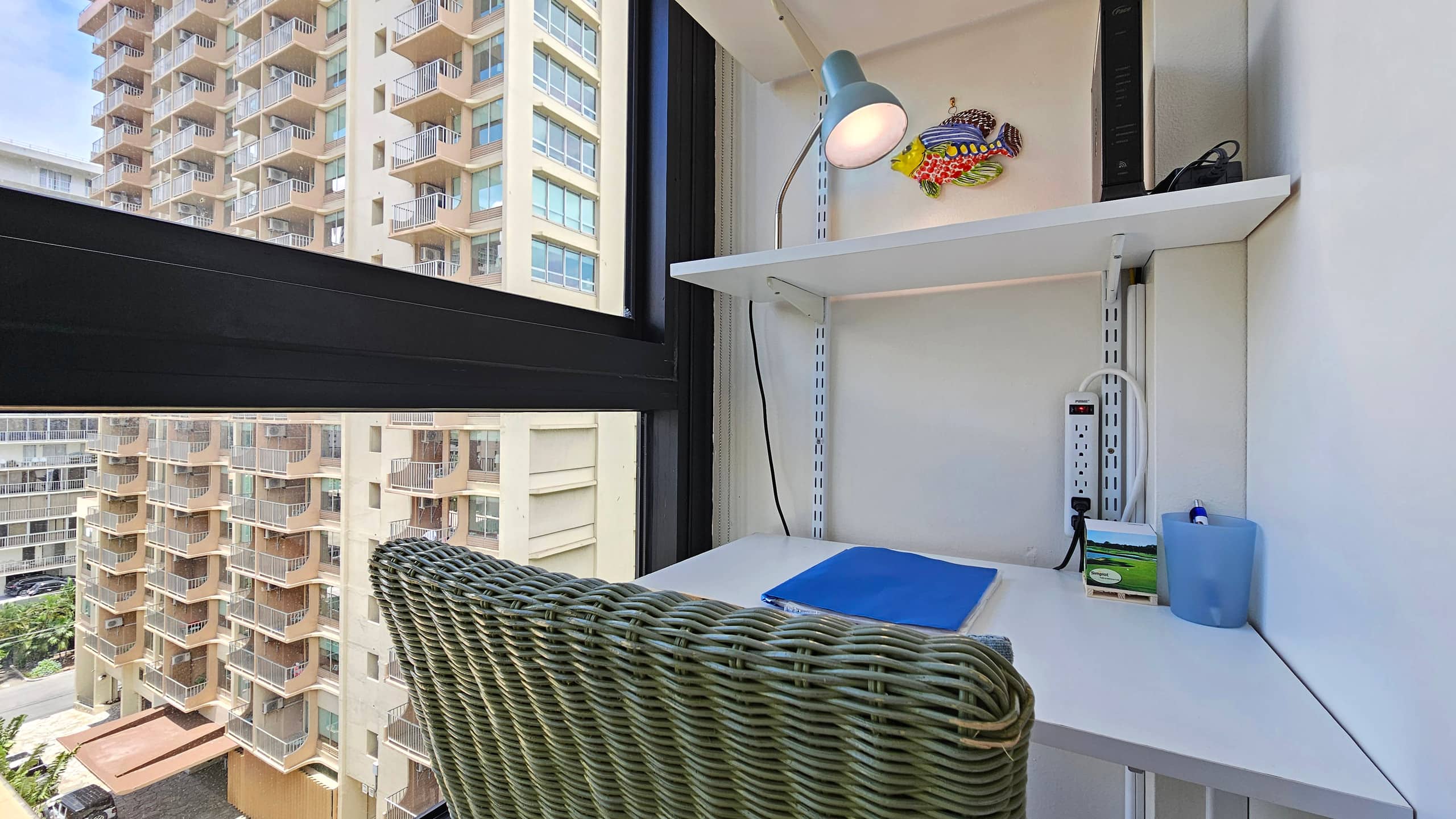 WG 922 | Queen Murphy Bed Studio w/Full Kitchen - Image 22