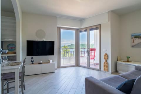 [Panoramic Lake View] Lake and Parking