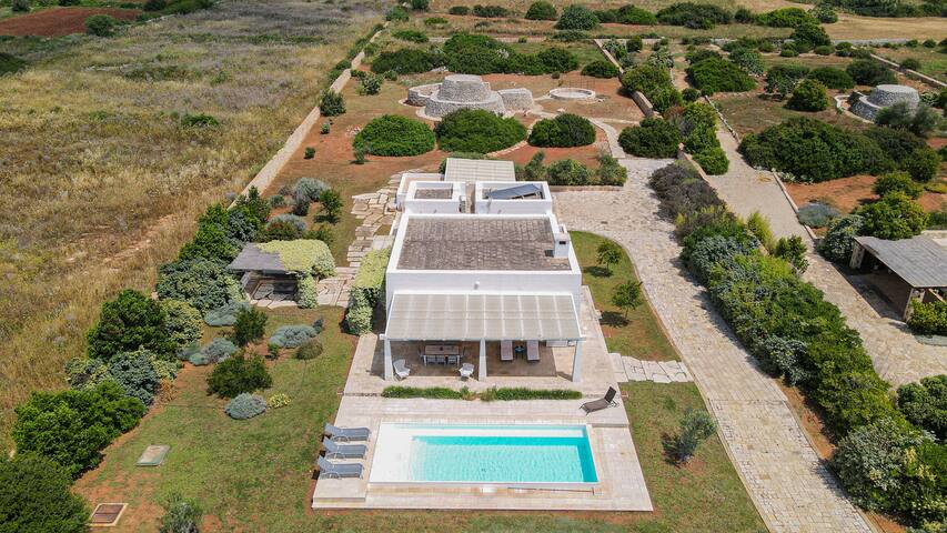 Villa suggestiva con piscina vista mare, spiagge gallery image 2