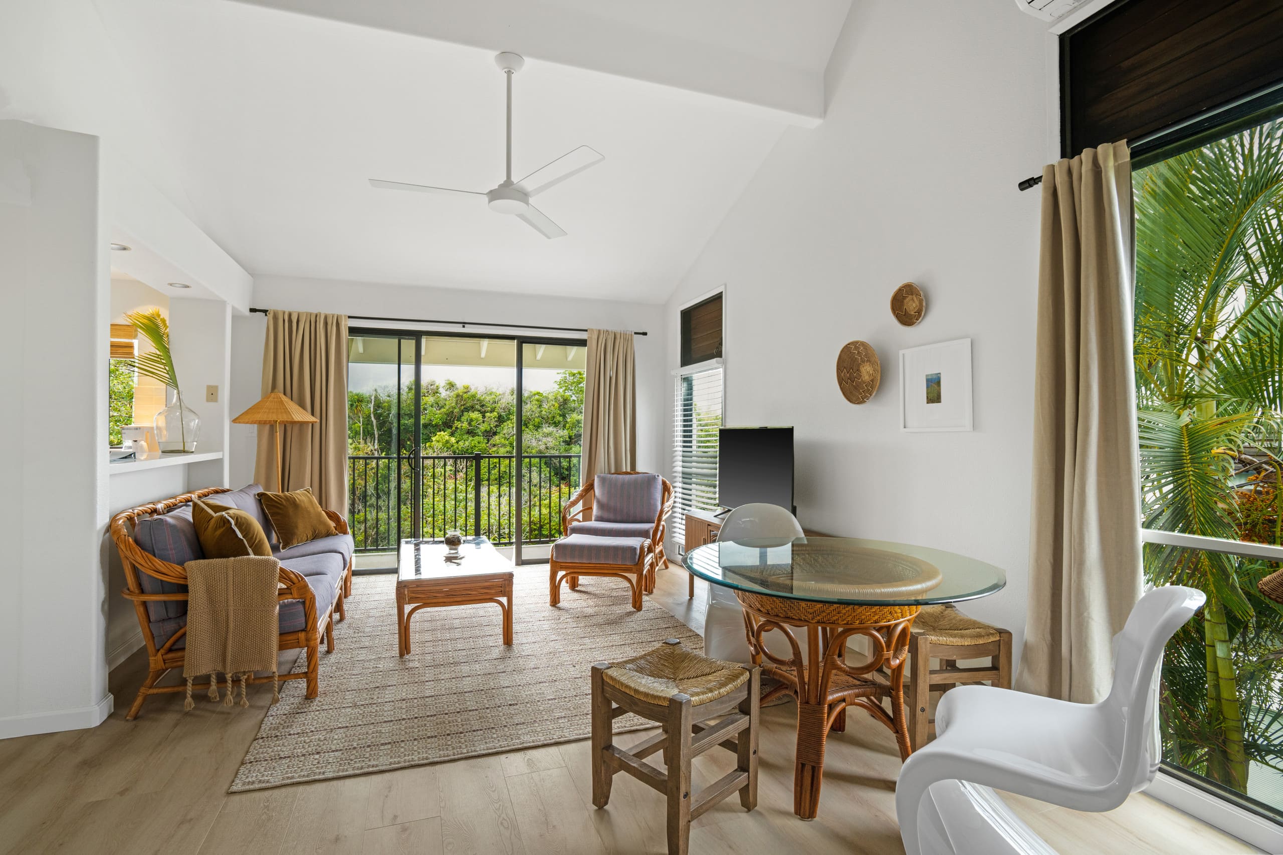 Walk to the beach from this 1BR! - Image 2