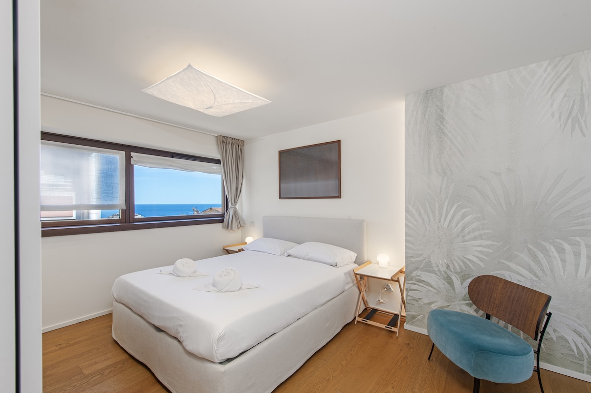 Chumba cha kulala, Mwonekano wa bahari, Kitanda cha watu wawili, Meza ya kando ya kitanda, Kabati la kuhifadhia