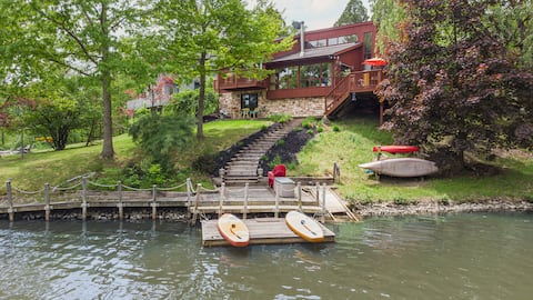 Lakefront Gem Gameroom/Pvt dock/kayak/SUPs/firepit