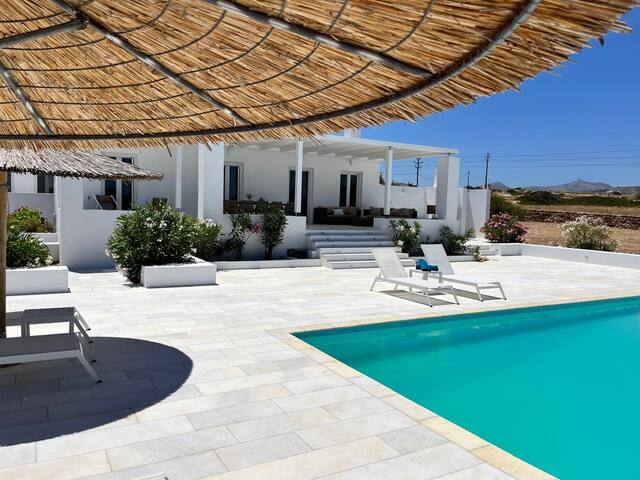 Villa Meltemi, on the Outskirts of Naousa