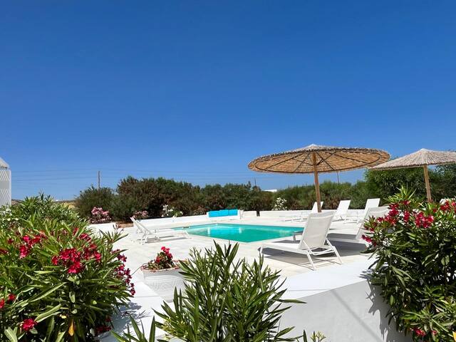 Villa Meltemi, on the Outskirts of Naousa gallery image 3