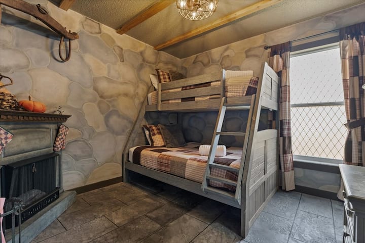 The Stone Hut features a twin over full bed