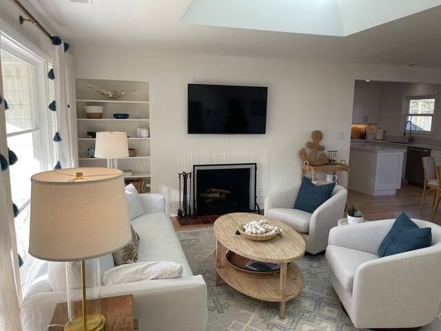 Santa Cruz – Pleasure Point Beach Bungalow gallery image 5