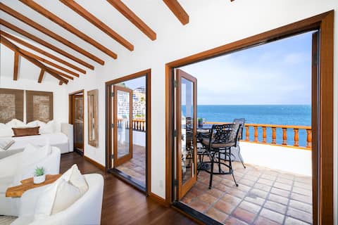 Successful Airbnb property: Remodeled, Premium Ocean Views+ New Golf Cart 2025 in Avalon