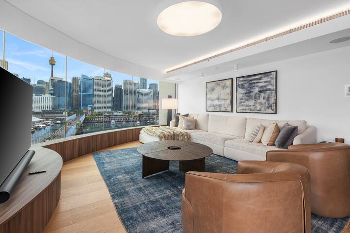 Stylish Apartment with Darling Harbour Views gallery image 3