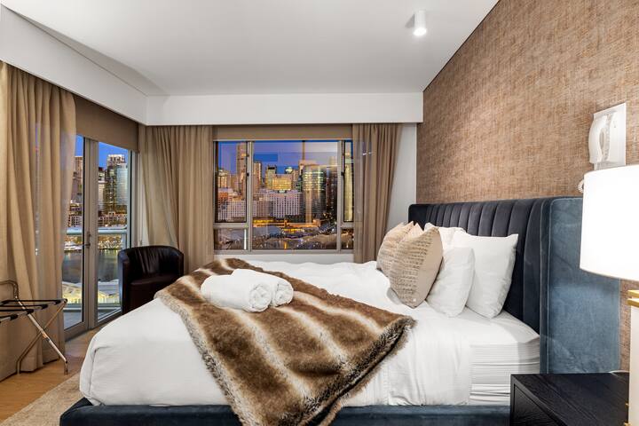 Stylish Apartment with Darling Harbour Views gallery image 5