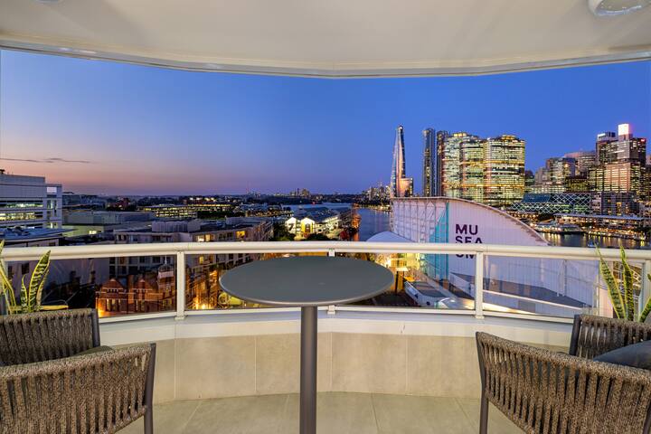 Stylish Apartment with Darling Harbour Views gallery image 2