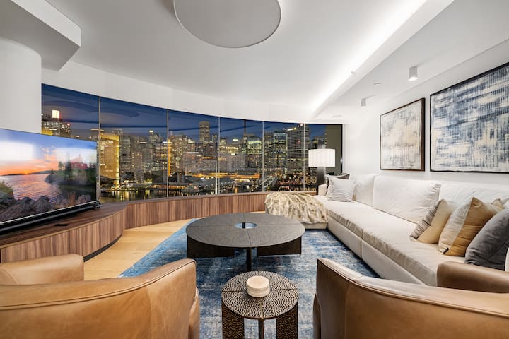 Stylish Apartment with Darling Harbour Views