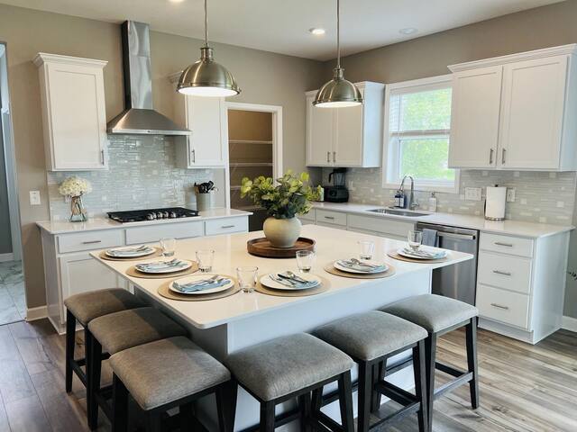 Game Room, Play Room, In-Law Suite, Sleeps 18 gallery image 4