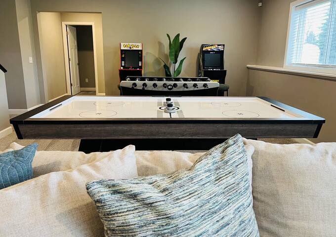 Game Room, Play Room, In-Law Suite, Sleeps 18 gallery image 3