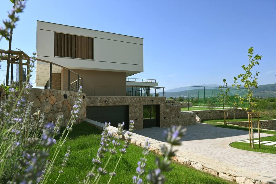 A modern estate among vineyards near Split, Grubine, Split-Dalmatia, Croatia, photo 7 of 10