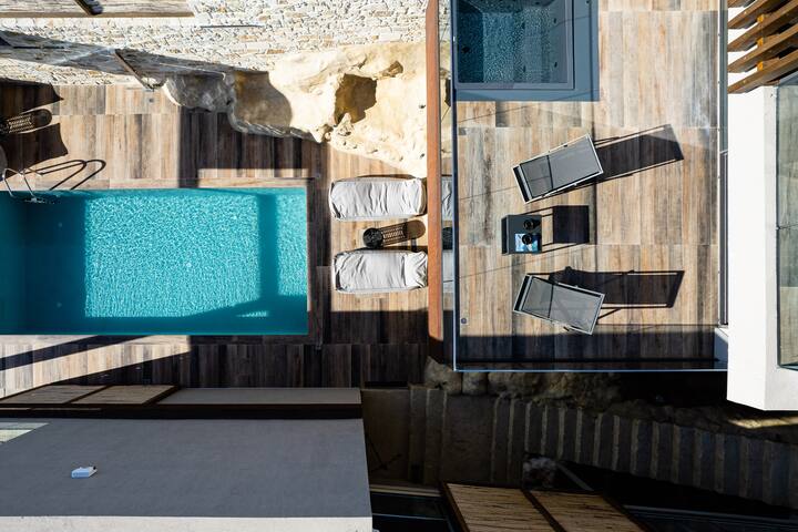 Omma Villa – hot tub, sauna, heated pool & seaview gallery image 3