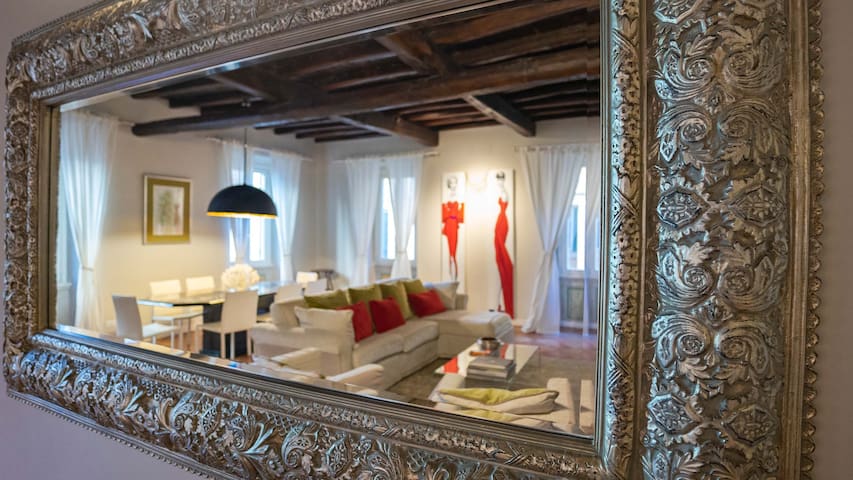 Maroniti 37 – Fontana di Trevi Apartment