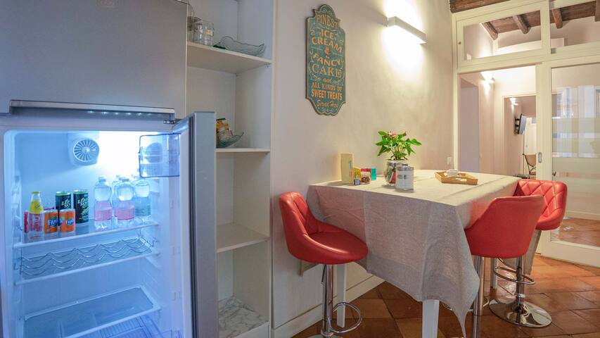 Maroniti 37 – Fontana di Trevi Apartment gallery image 5