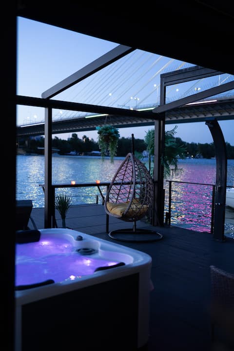 AdaMoment - an ideal place.