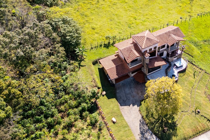 Boquete Mountain Home | A/C, Hot Tub & Views