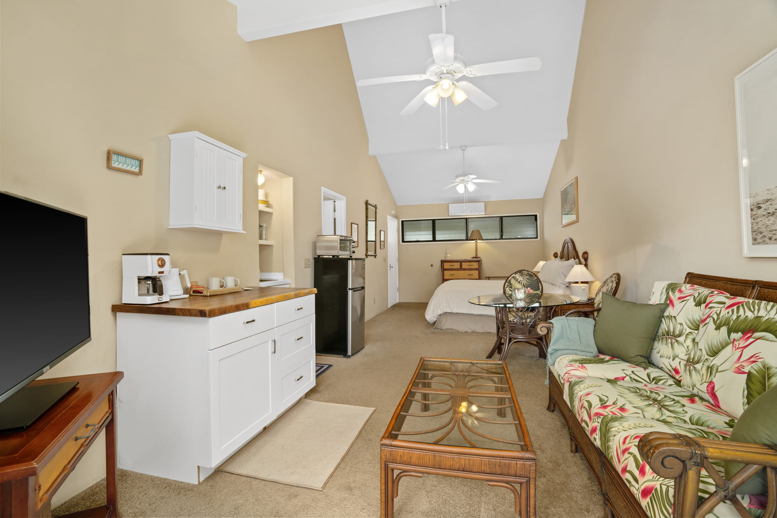Studio steps from the beach! - Image 3