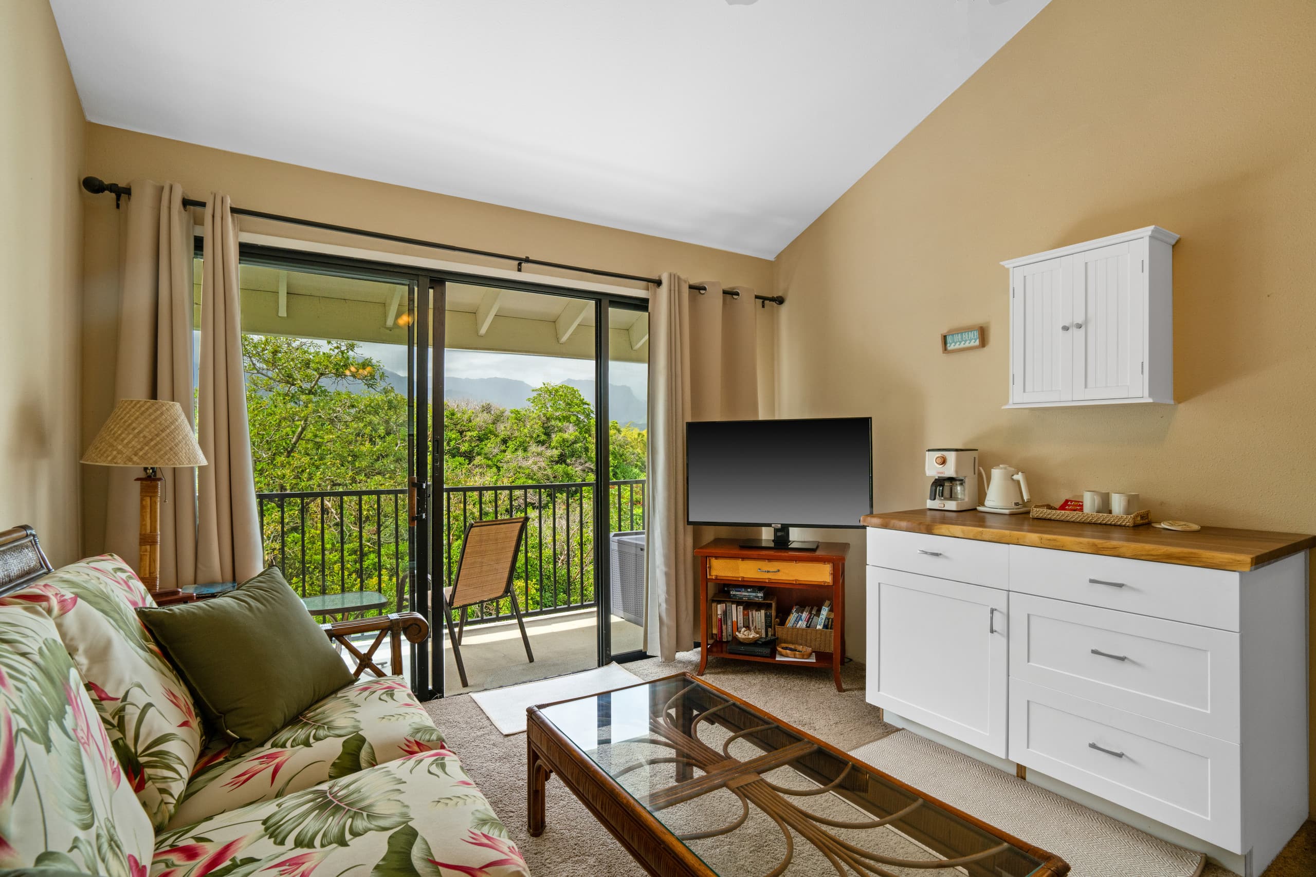 Studio steps from the beach! - Image 2