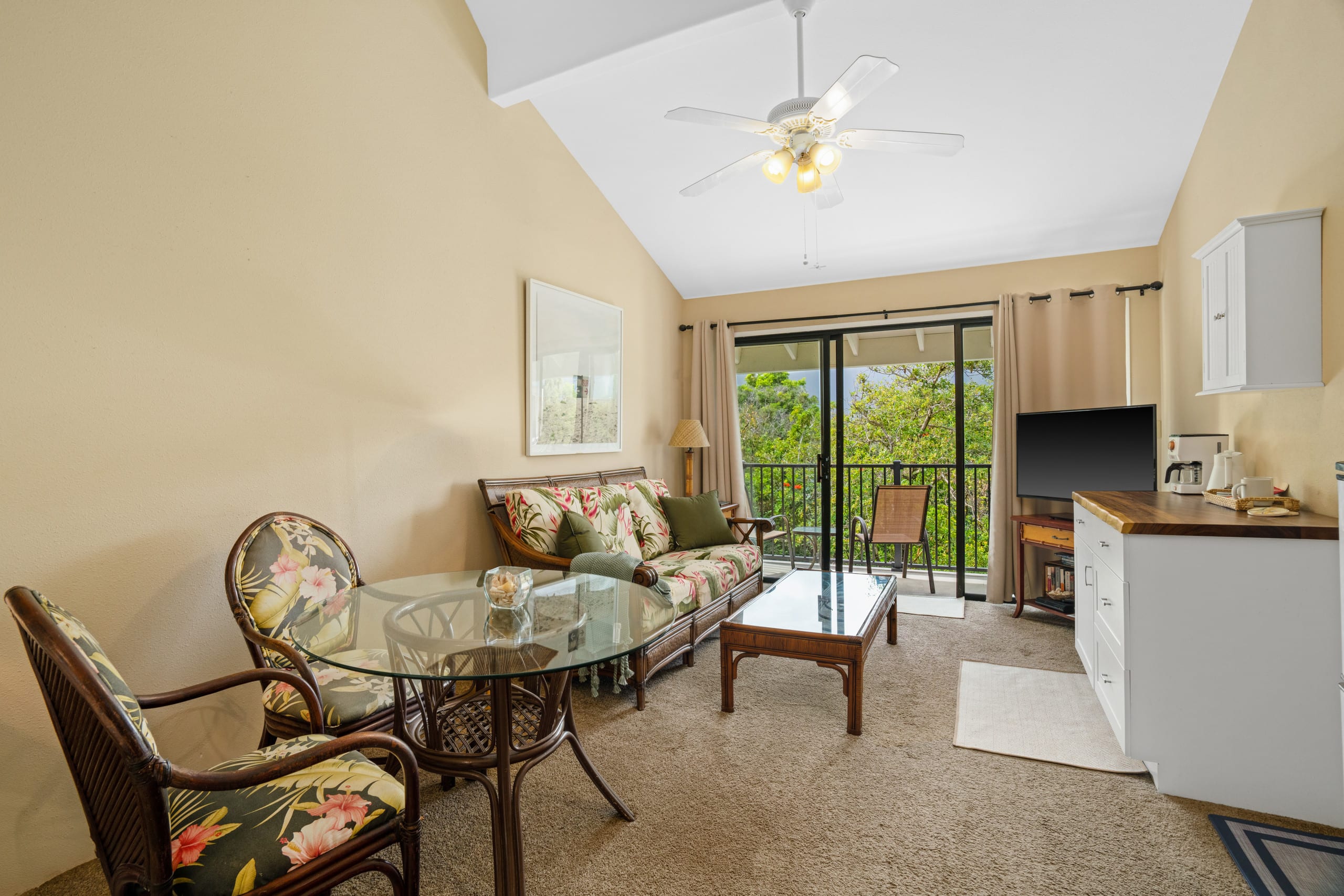 Studio steps from the beach! - Image 5