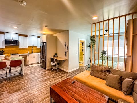 Double Queen Studio*FullKitchen*75"TV*W/D*Rainfall