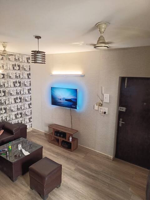 2BHK-Party/Couple/Family/Work Friendly Place