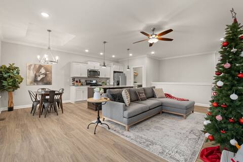 BRAND NEW, Modern & Cozy, Old Cap Cottage