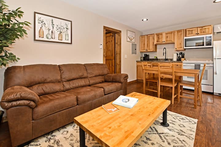 Pet Friendly - Close To Town - W/ Deck & Fire Pit - Lake George, NY