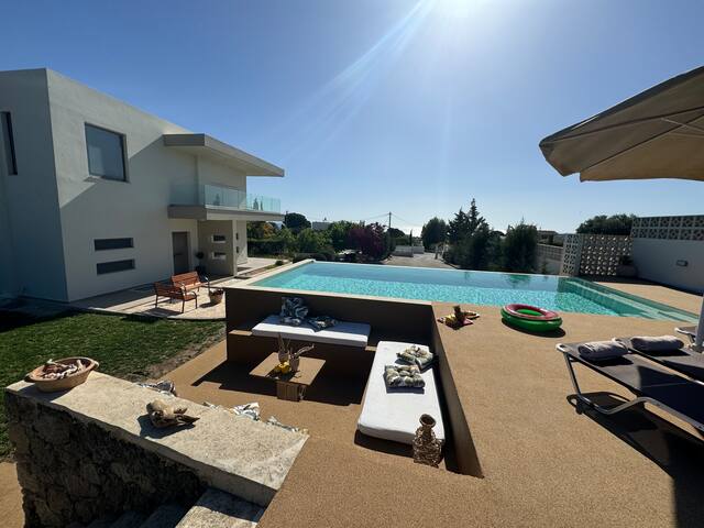 Home21-Spacious elegant villa-5 min from the beach gallery image 5