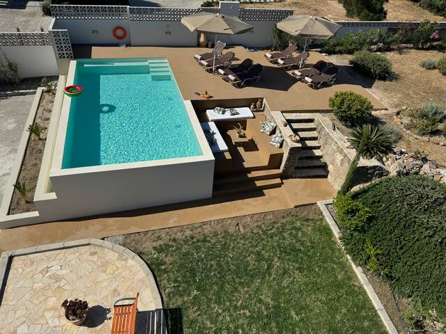 Home21-Spacious elegant villa-5 min from the beach gallery image 2