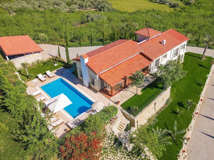Luxury farmhouse with sea view