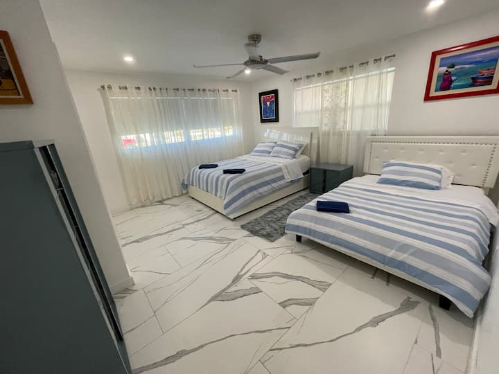 Camas tamaño queen y matrimonial