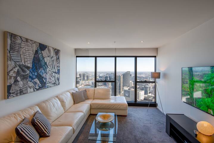 Prima Tower– Premium Apt. with City & Flames Views gallery image 3