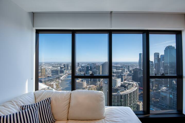 Prima Tower– Premium Apt. with City & Flames Views gallery image 5