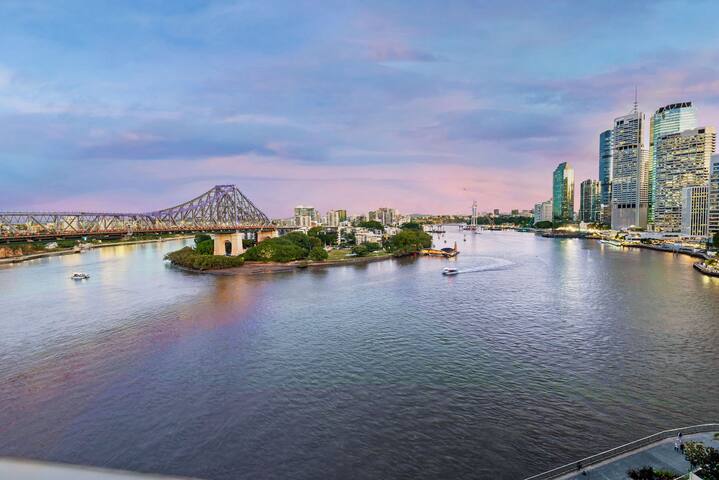 Spectacular! 2Bed, 1Bath, 1Car, VIEWS ~ CBD