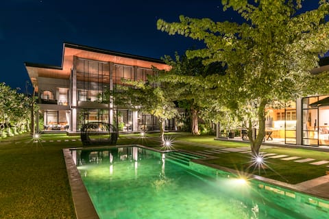 Exclusive 5* Beachfront Villa In Central Lovina