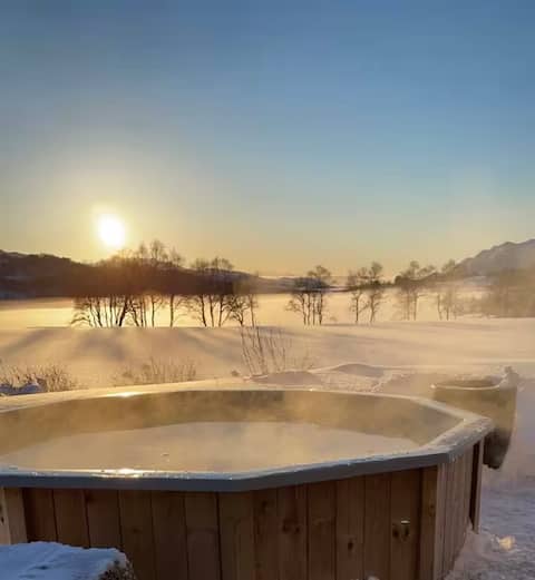 Lakeside gem with views, hot tub and kayaks.