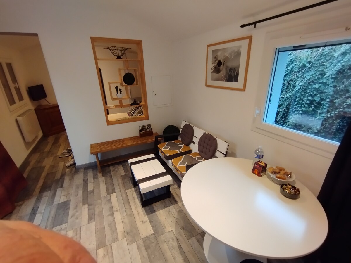 Annonce Airbnb populaire: Studio The hidden garden (Le vigan-en-quercy) à Lot
