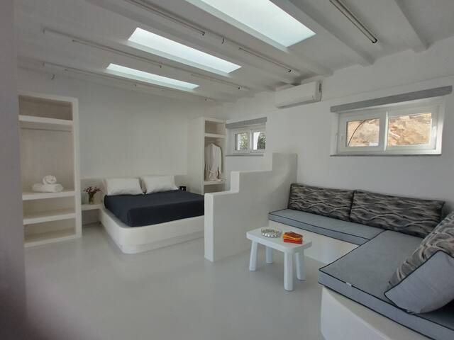 Marble Villa, secluded pool and total privacy gallery image 4