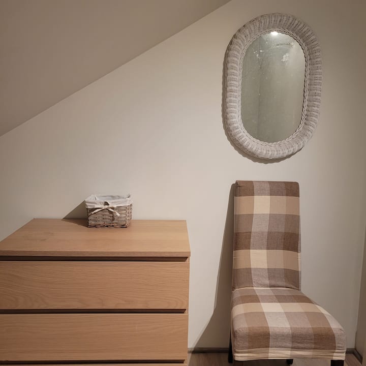 Všetky spálne sú vybavené úložným priestorom na oblečenie.