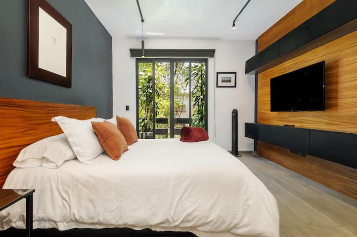 luxurious and new apartment in the heart of Roma. gallery image 2