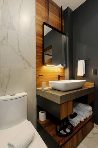 luxurious and new apartment in the heart of Roma. gallery image 5