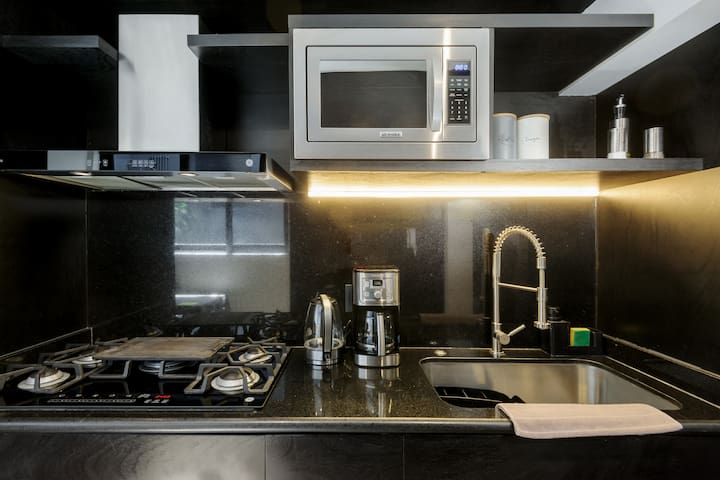 luxurious and new apartment in the heart of Roma. gallery image 3