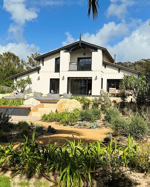 Le 144 Ferret: 8 bedrooms, 8 baths, pool & air conditioning